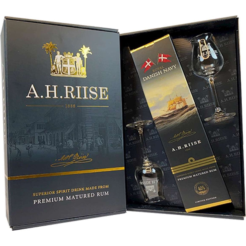 AH Riise Royal Danish Navy Rom, 40% 70 cl. Presentförpackning med 2 glas